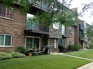 9388 Bay Colony Dr APT 2S, Des Plaines, IL 60016