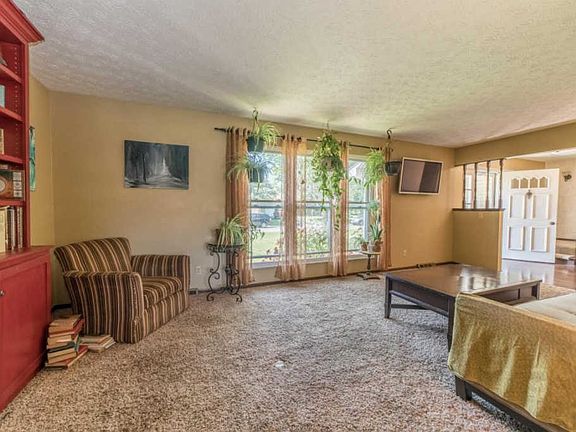 4th image of 9864 Shalemar Dr NW