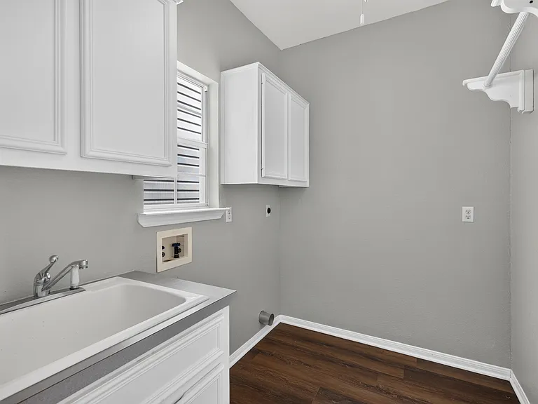 1810 Mesa Oaks Cir — Photo 40