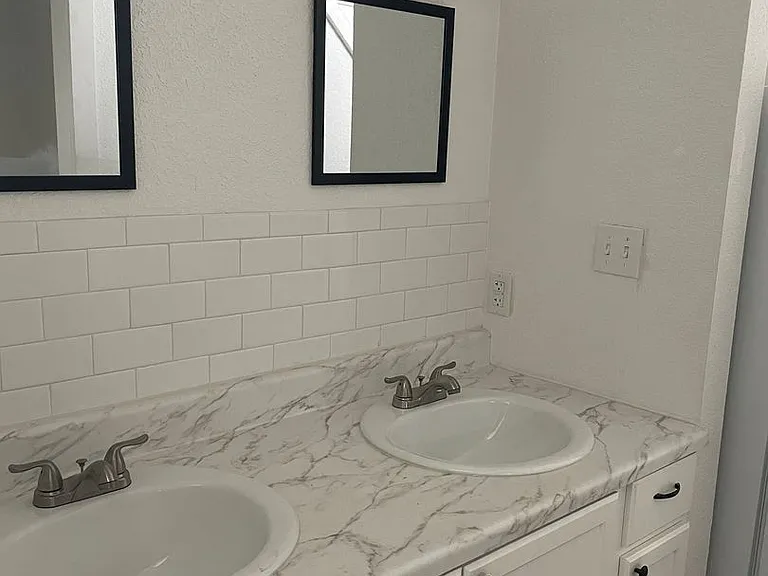 411 Smith St — Photo 15