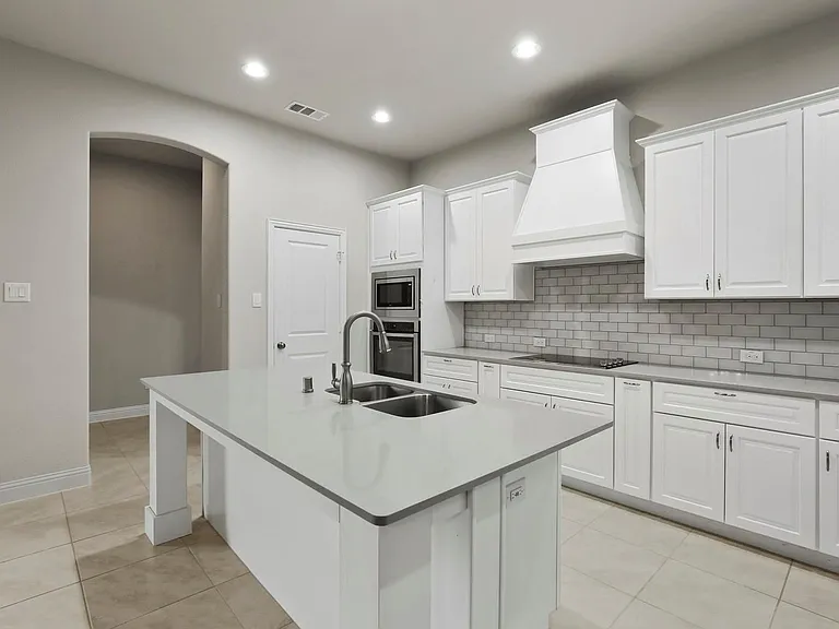 1316 Hudson Ln — Photo 16