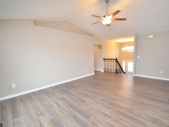 3rd image of 1 Ascot Glen Dr
