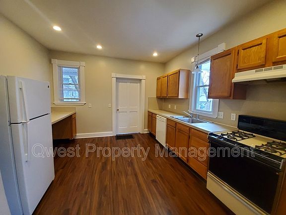 5th image of 114 Valley Ave NW
