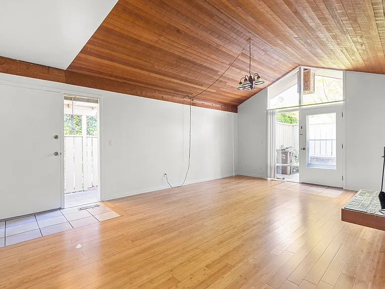 6780 SW Canyon Ter #3 — Photo 4