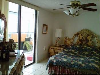3rd image of 1621 Collins Ave APT 507