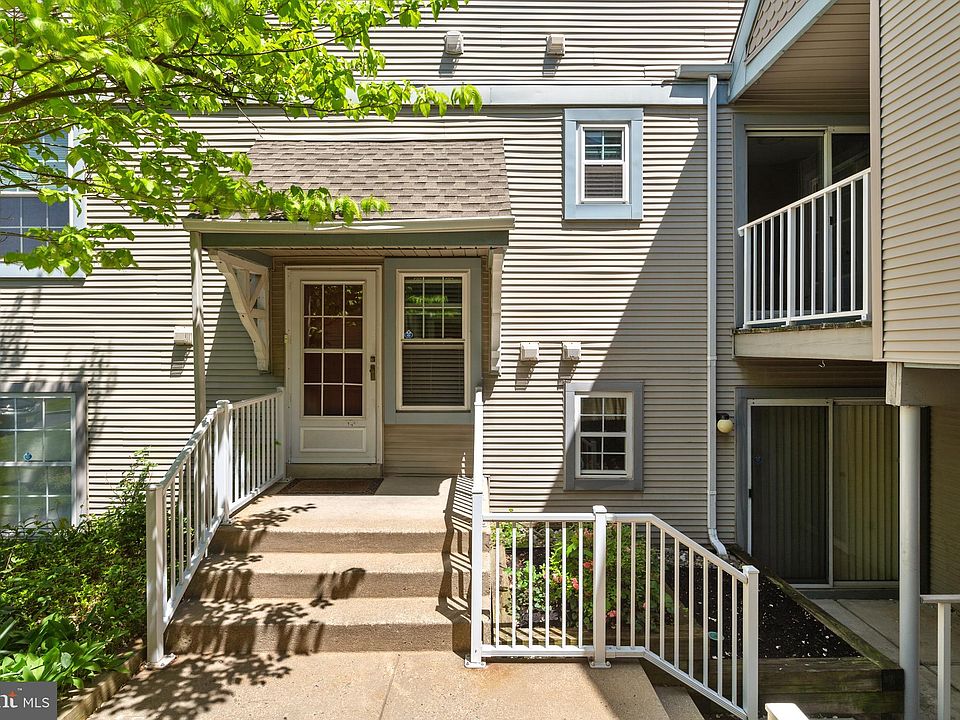 1st image of 107 Sweetwater Dr