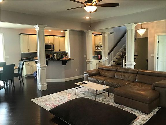 3rd image of 14300 Crescent Ln