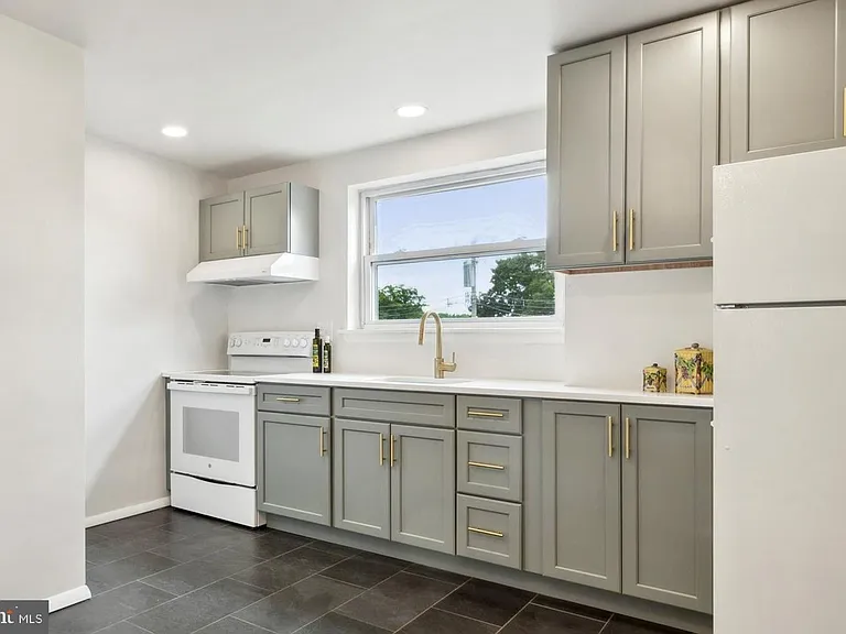 717 Macdade Blvd — Photo 3