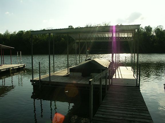 Great docking in deep water, boat stays!