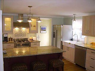 5th image of 206 E Hurlbut St