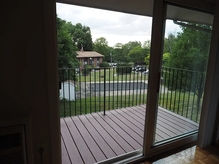 10 Longwood Dr #10 — Photo 19