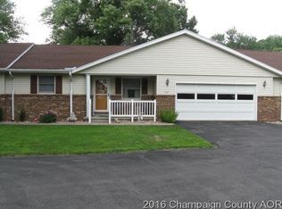 7 S Henson Rd, Villa Grove, IL 61956