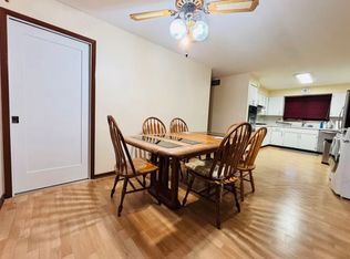 2402 Pearsall Pkwy, Waukegan, IL 60085