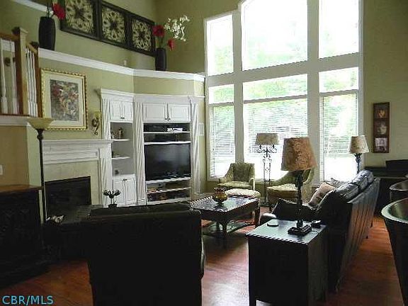 4th image of 10831 Winchcombe Dr