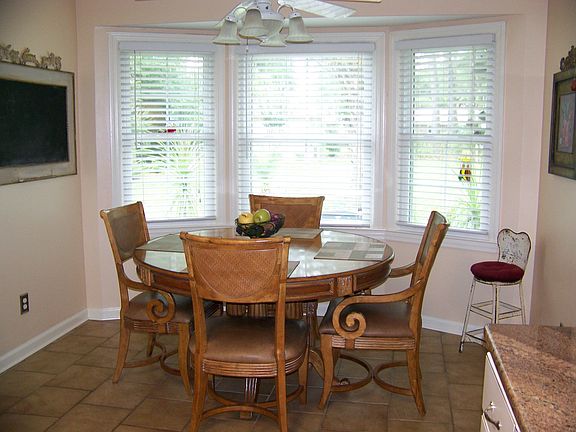 Eat in kitchen with bay wind