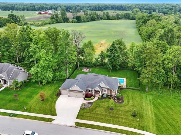 6212 Deer Hollow Rd, Auburn, IN 46706