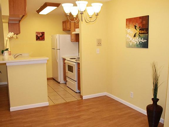 4th image of 373 Half Moon Ln #526