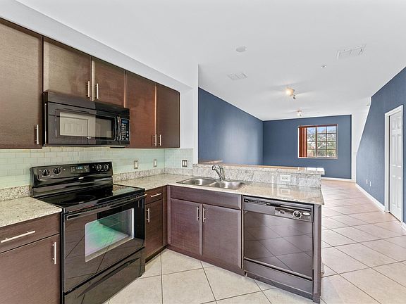5th image of 141 NW 2nd Avenue #6