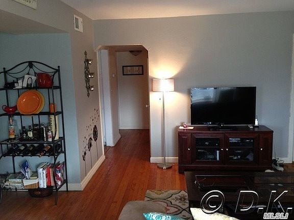 3rd image of 245 W Hudson St