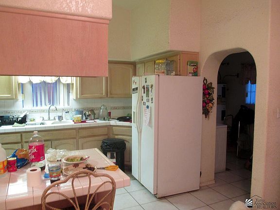 5th image of 1519 E Constitution St