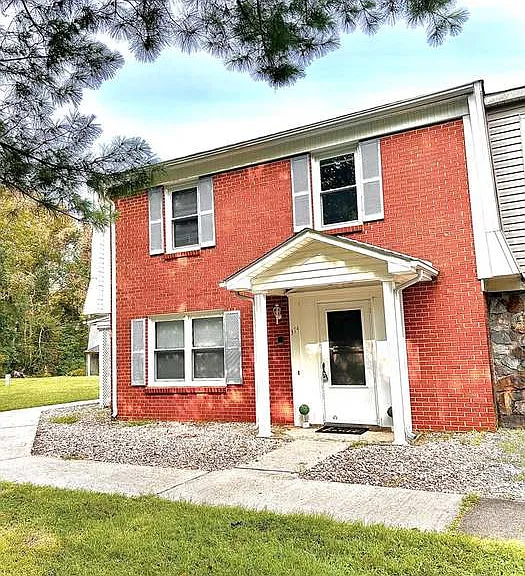 374 Seminole Trl — Photo 1