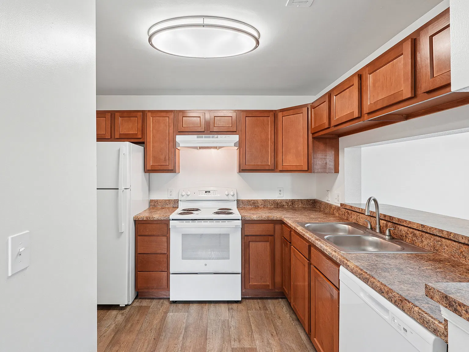 Crestview Apartments — Photo 2