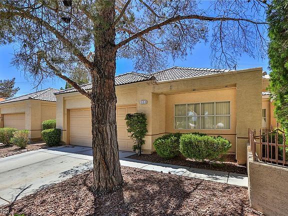 3rd image of 300 Wild Plum Ln