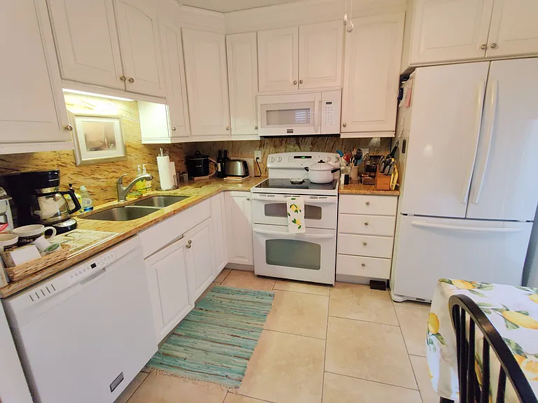 509 W Venice Ave #107 — Photo 6