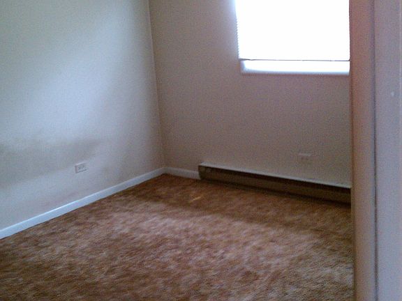 3rd image of 896 Gettysburg Dr APT 1