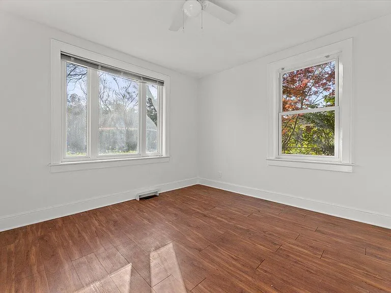 570 Elizabeth Ln W — Photo 19