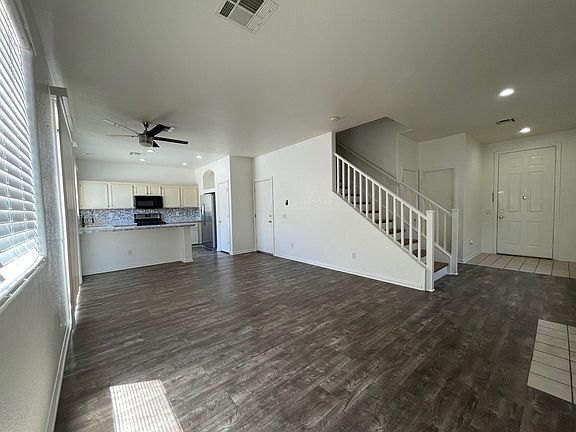 3rd image of 2664 Spruce Creek Dr