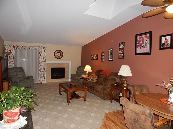 4th image of 49510 Ellis Ct