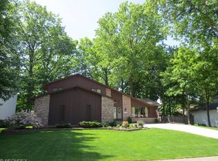 20713 Sandalwood Ln, Strongsville, OH