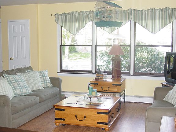 living room - window overlooks front yard