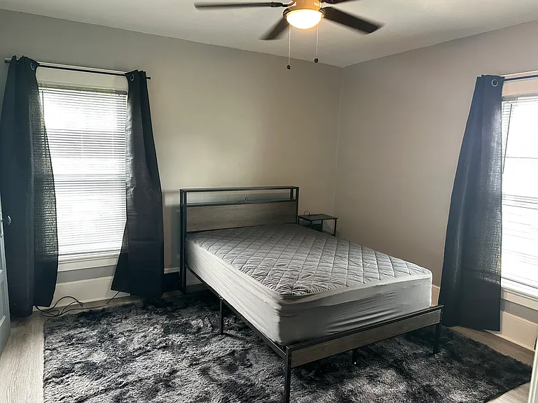 126 1/2 Laurel Ave #2 — Photo 5