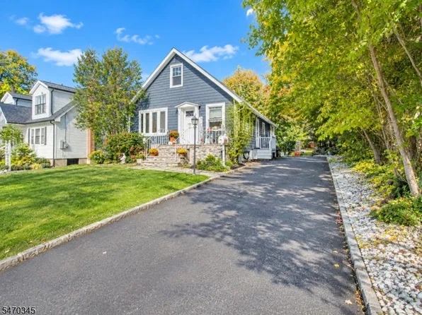 11 Park St, Roseland Boro, NJ 07068