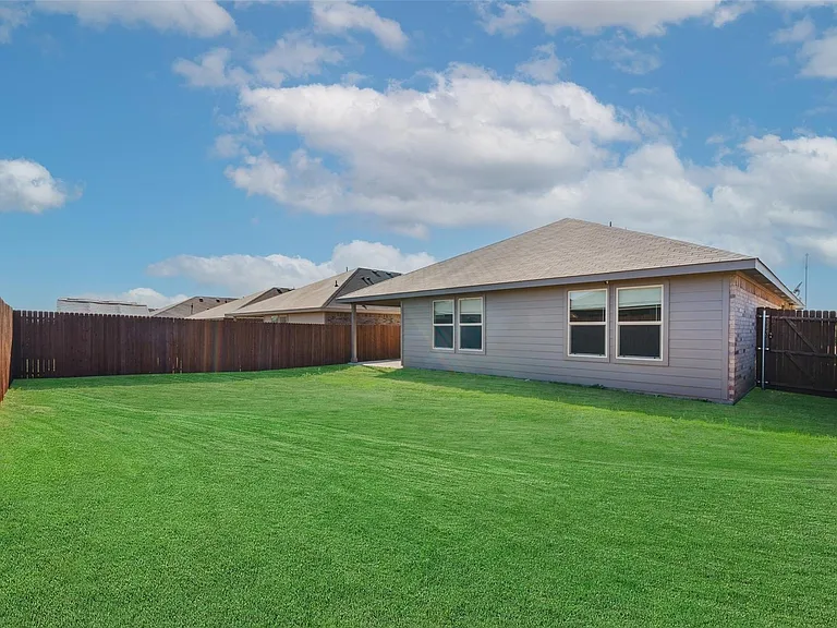 16428 Milwaukee St — Photo 15