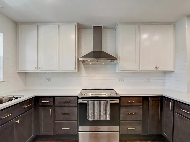 120 E Winchester Rd — Photo 3