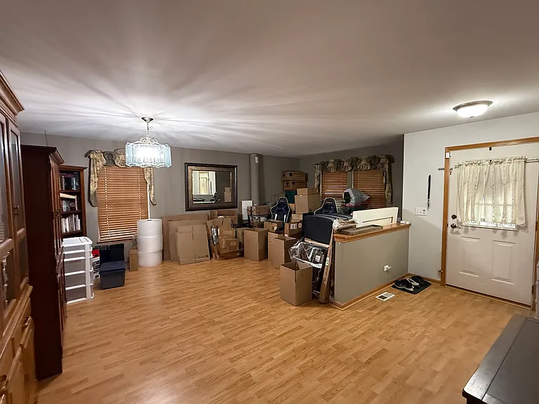 Front entry area - 21' x 19'