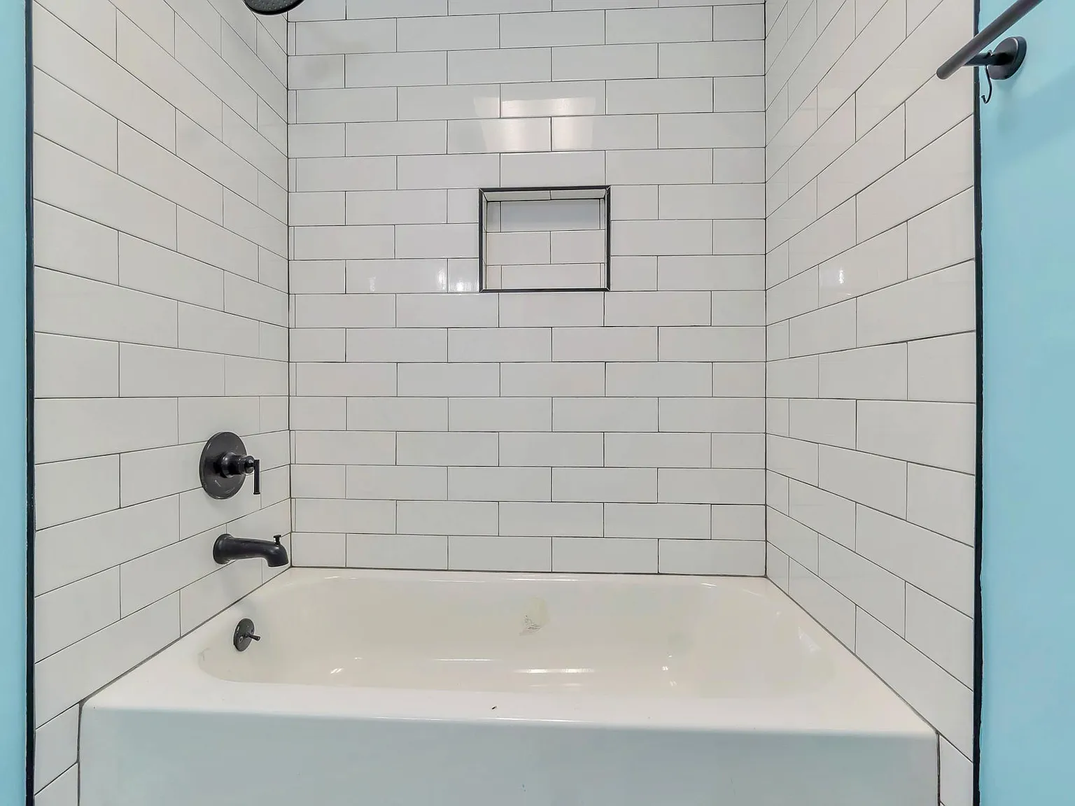 2 bed, 1000 sqft, $975 — Photo 2