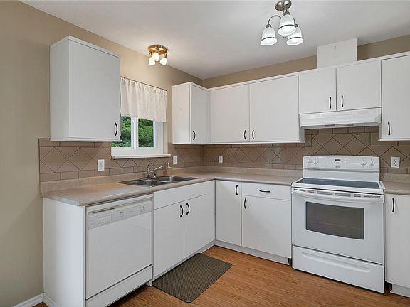 5th image of 1920 Raven Pl