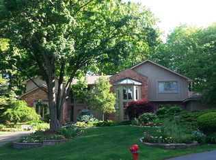 6129 Pickwood Dr, West Bloomfield, MI 48322