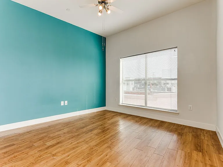 1401 S Flores St #300 — Photo 8