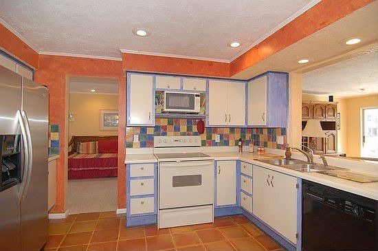 3rd image of 4 Glenview Manor Dr