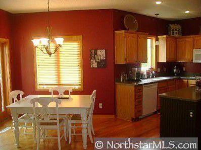 Large eat in kitchen with newer appliances