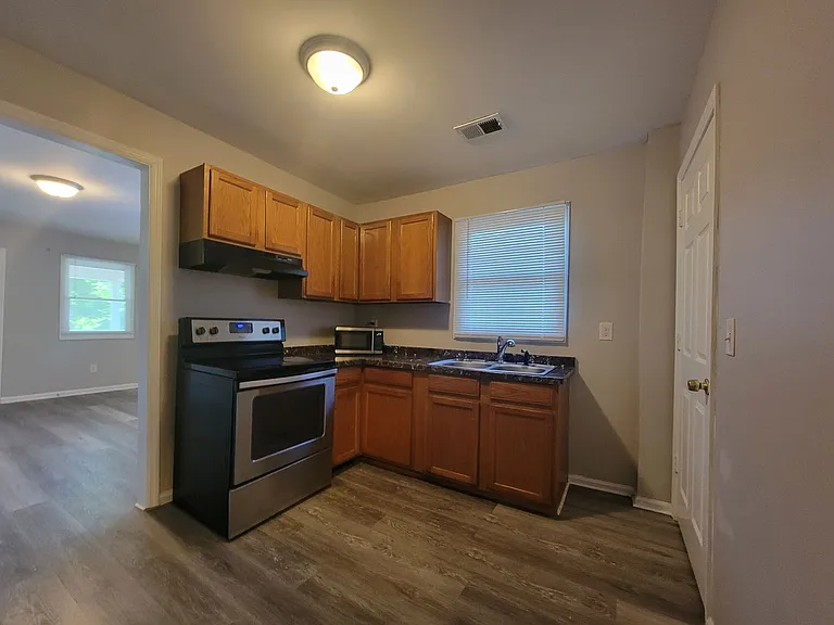 944 Smith St SW — Photo 9