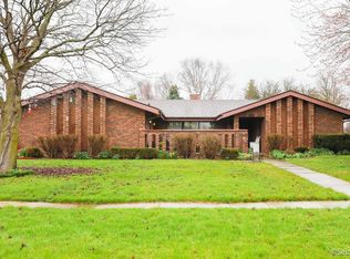 541 Fairway Ln, Sycamore, IL 60178