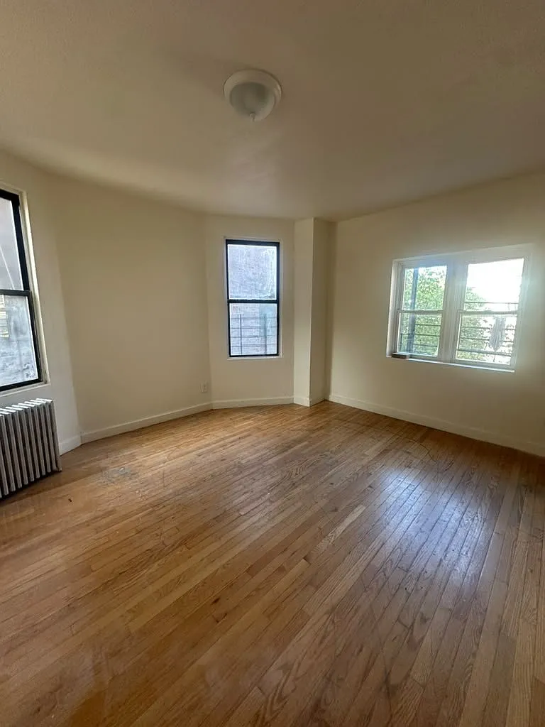 288 Hawthorne Ave — Photo 1