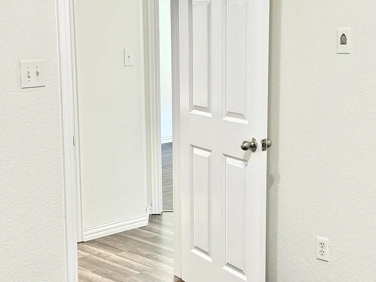 706 Creekview Dr — Photo 22
