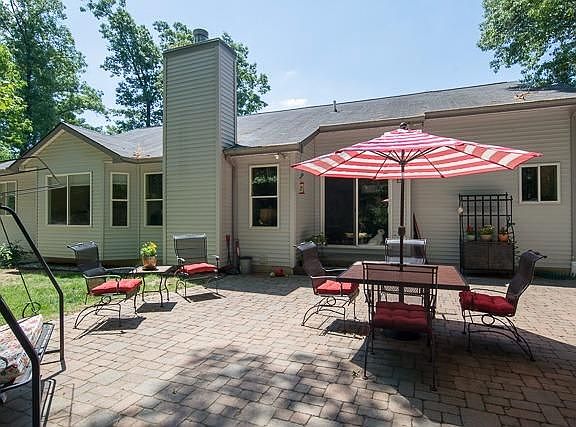 2nd image of 518 Emerald Glen Dr
